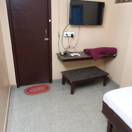 Sri Ambika Lodge Rajapalaiyam Bagian luar foto
