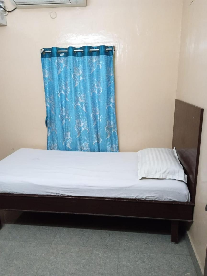 Sri Ambika Lodge Rajapalaiyam Bagian luar foto