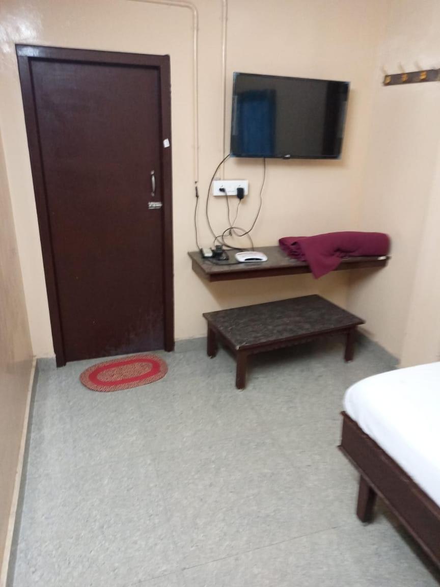 Sri Ambika Lodge Rajapalaiyam Bagian luar foto